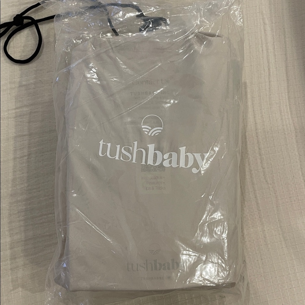 TUSHBABY Snug Hip Seat Hands-Free Attachment in Leopard NWT - Picture 7 of 7